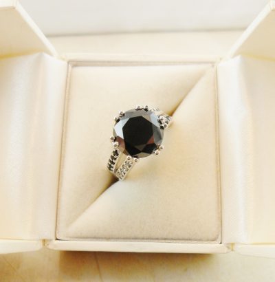 Handgefertigter Moissanit Ring mit Rohdiamanten Sterlingsilber Einzelstück Verlobungsring Schmuck